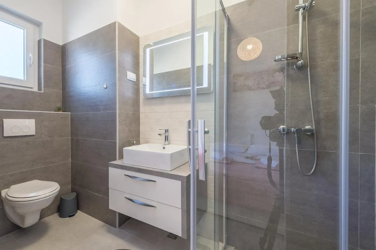 Experience Only The Best - House Kamber Biograd Na Moru 0*,